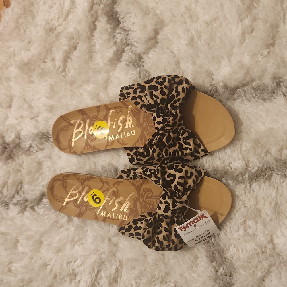 Leopard print flat sandal